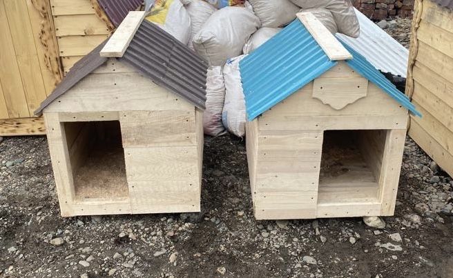 Будки для собак.