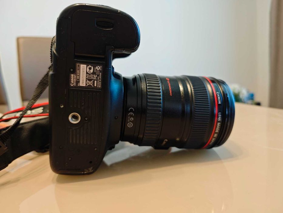 Full-Frame фотоапарат Canon 5D Mark III + обективи, раница, светкавица и софтбокс.