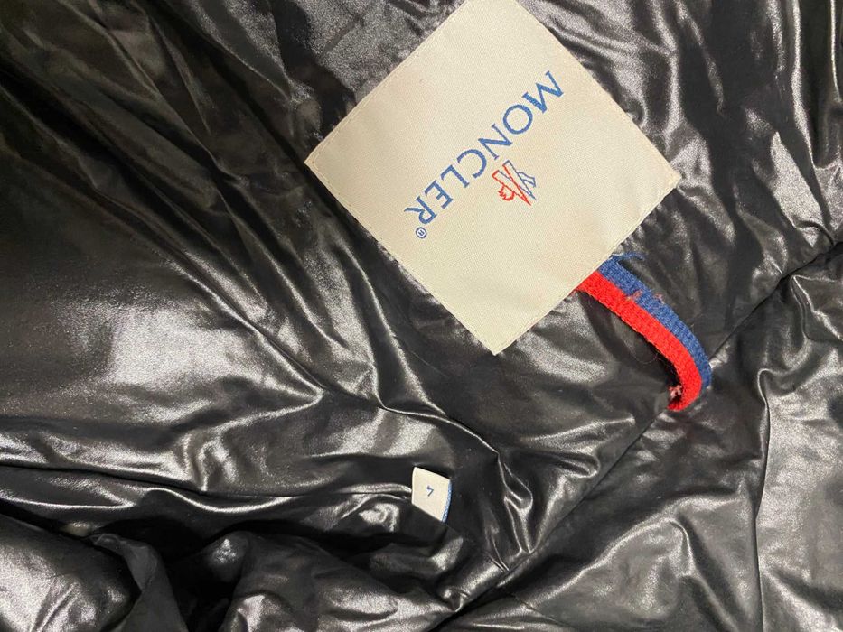 ''Moncler''оригинално дамско пухено яке S -М размер
