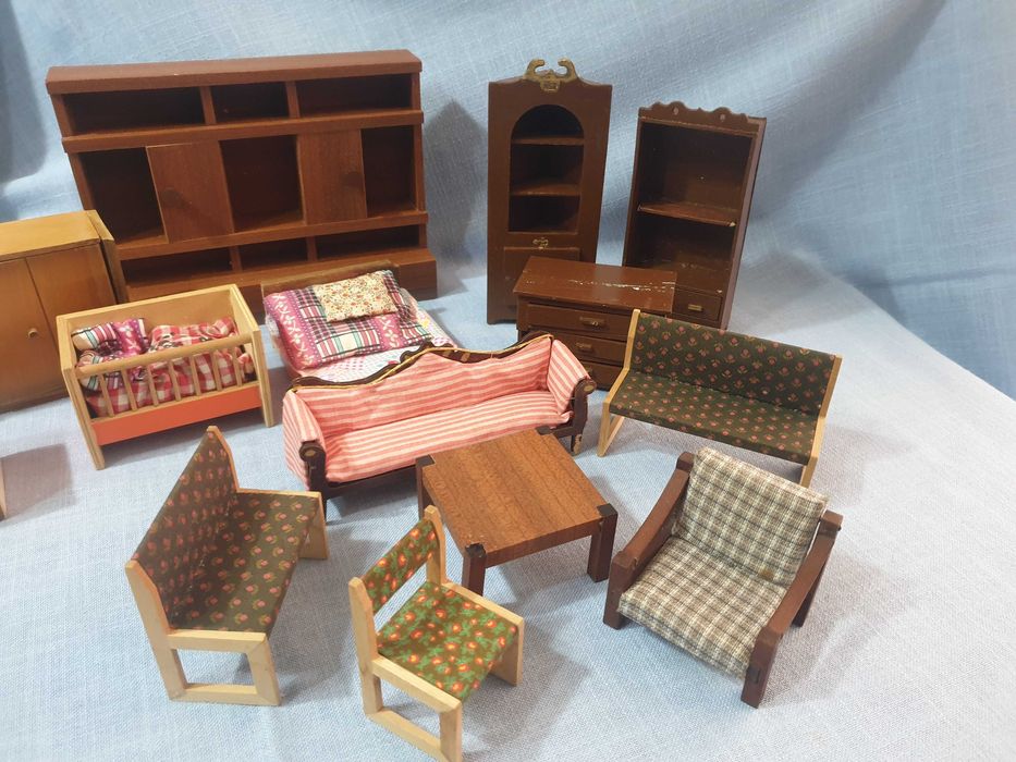 Дървени ръчноизработени мебели за кукли - 25 броя