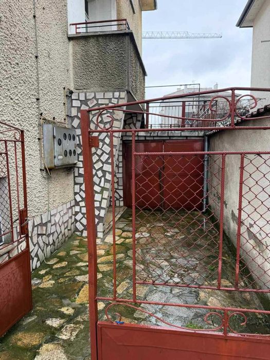 Триетажна къща в Центъра на гр.Свиленград,обл.Хасково