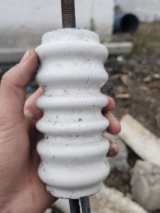 Izalatorlar oporniylar