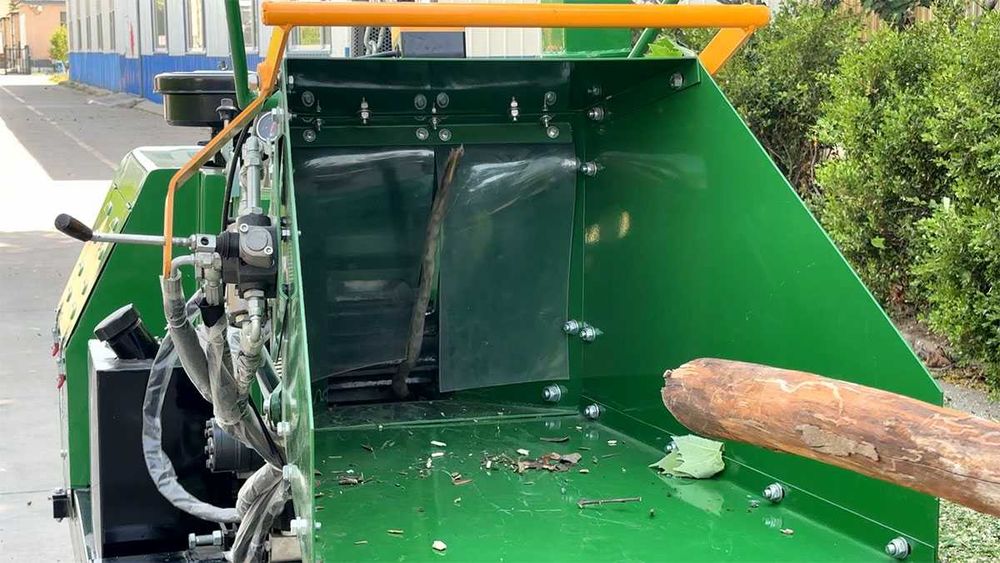 Нова Професионална Самоходна дробилка на клони FOREST CAT40.CN -40к.с.