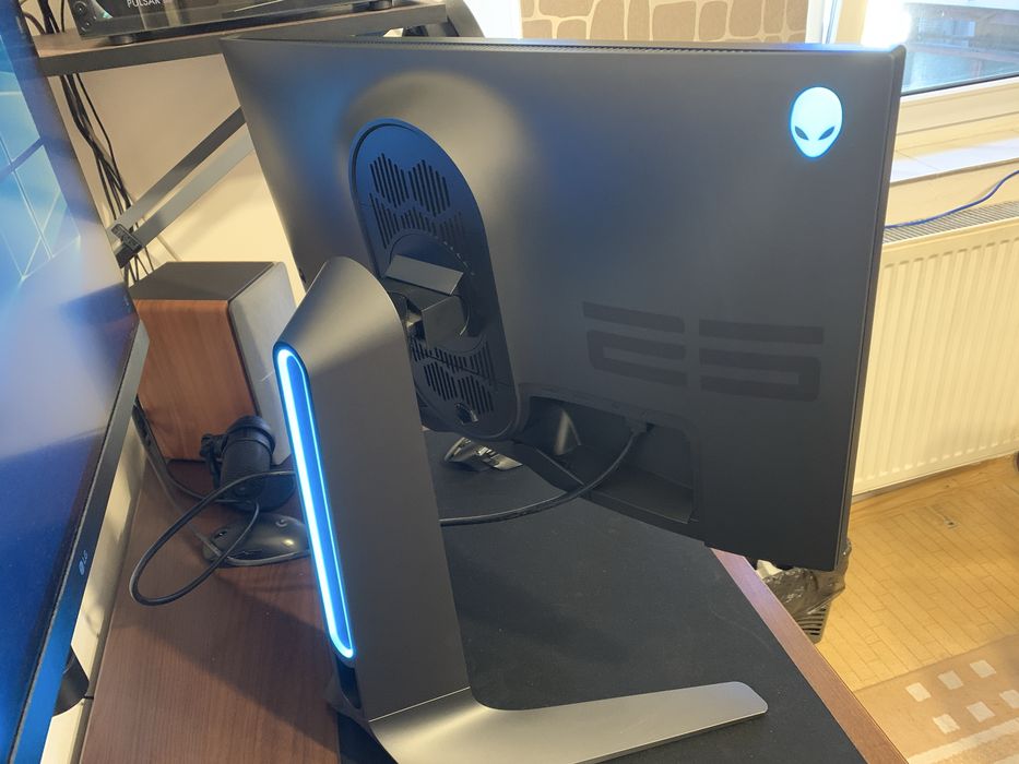 Monitor Alienware Gaming AW2521HFA 24.5 inch FHD AHVA-IPS 1 ms 240 Hz FreeSync Premium & G-Sync Compatible, blac, iluminare Alien FX ambilight