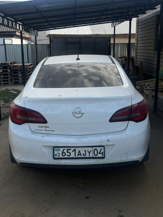 Opel ASTRA J 13 года