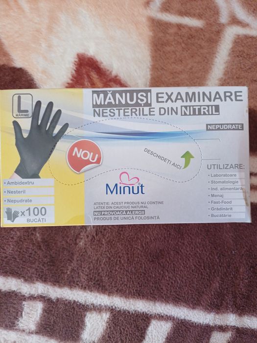 Vând mănuși măsura L  preț 15 lei cutia de 100 de buc