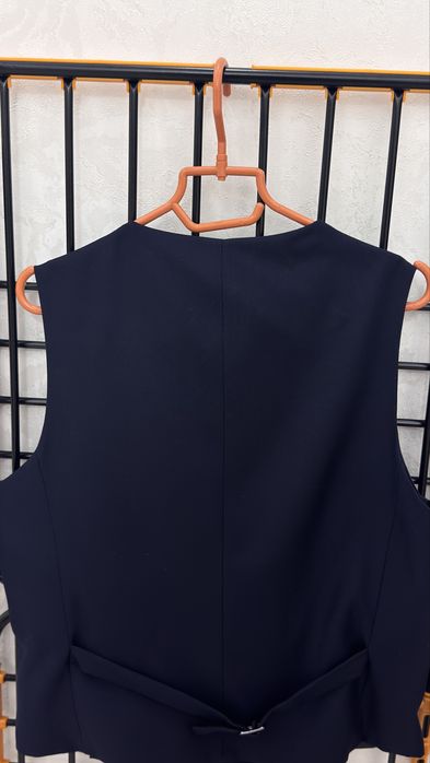 Темно синий костюм