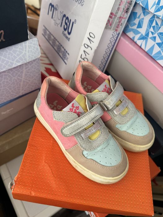 Кроссовки на девочку