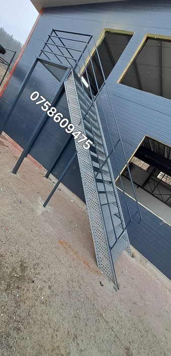Scări metalice zincate
