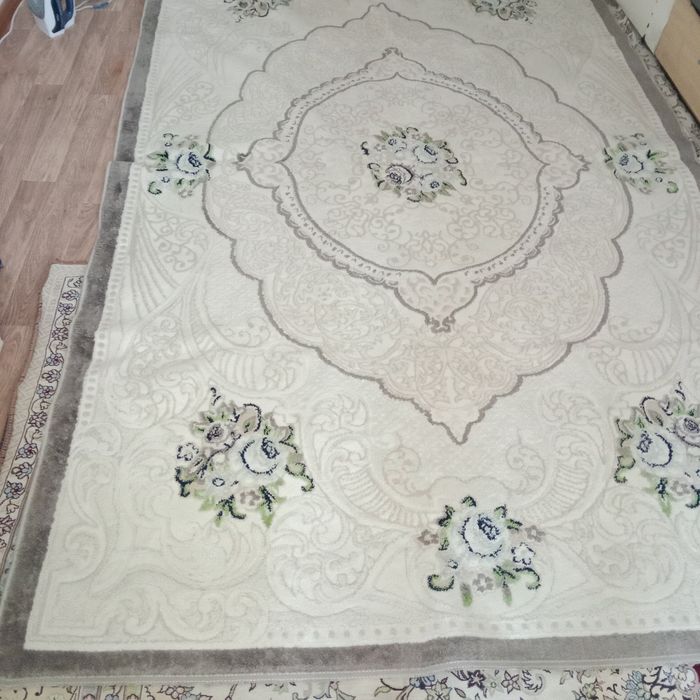 Ковер Б.у.Жағдайы жақсы..