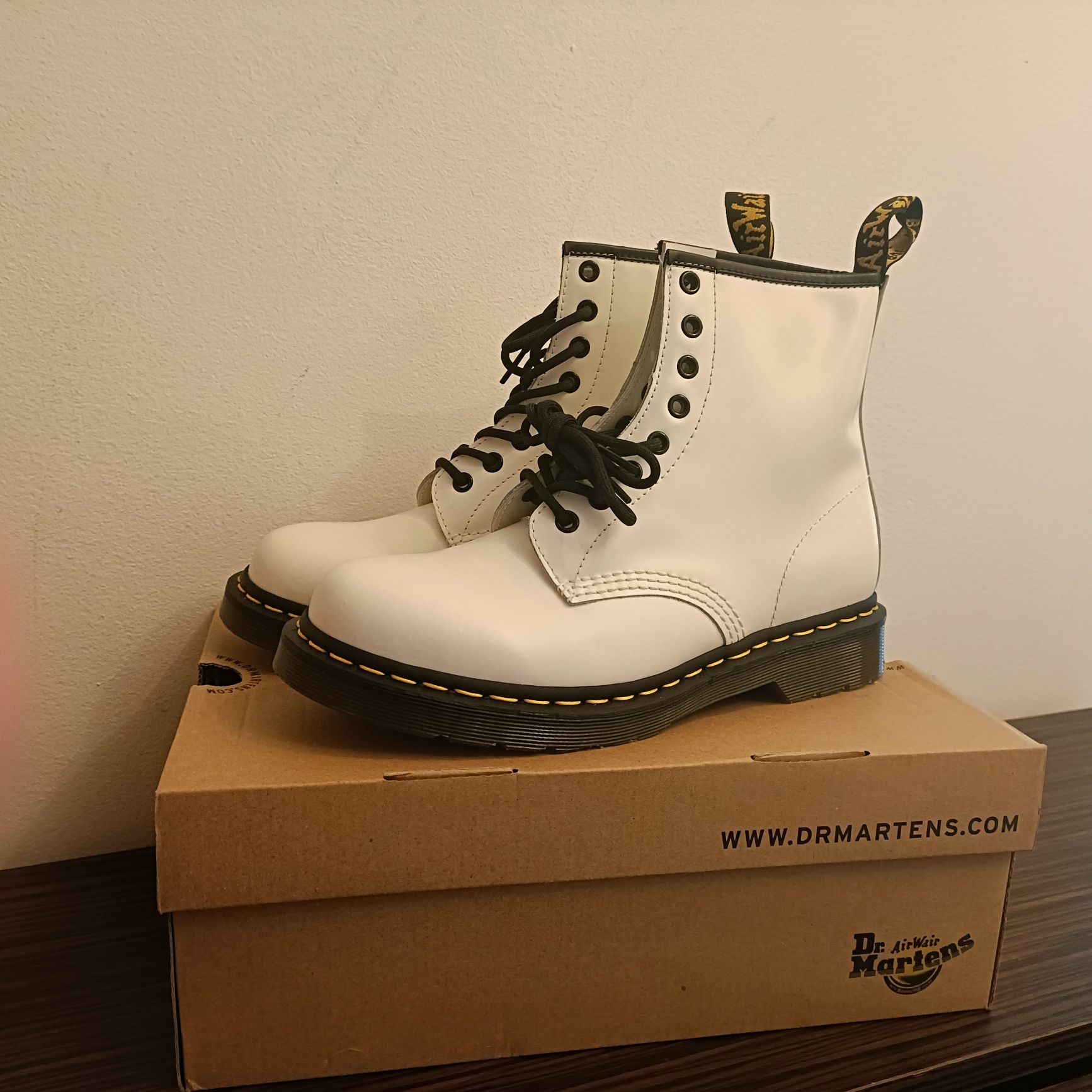 Dr store martens albi