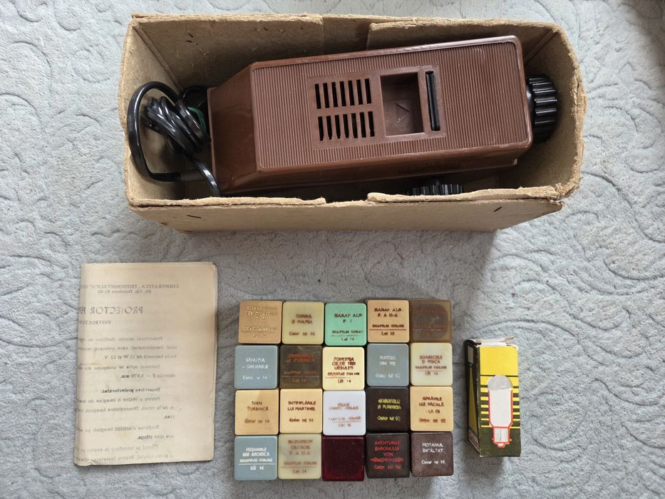 Lot 20 diafilme povesti romanesti + aparat
