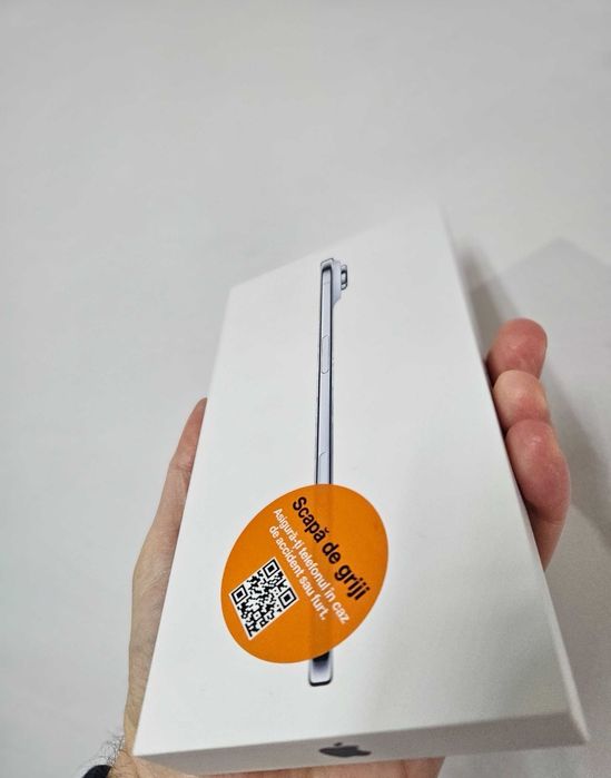 Vând iPhone Air blue