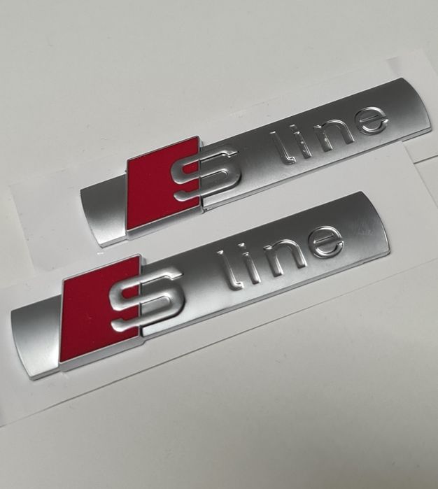 Set-2-Embleme-Sline-Aripi-Argintiu-Satinat-Audi-A4-A5-A6-A7-Q5-Q7-Q8