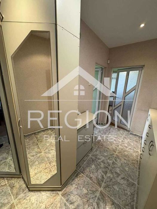 Дава се под наем Тристаен апартамент в Варна, Център - 130 кв.м за 800 € - Снимка #16