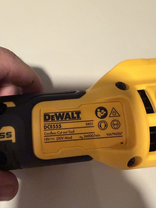 Masina de decupat Dewalt DCE555