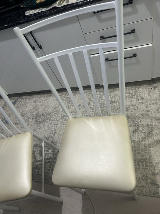 Стулья длЯ кухни, белого цвета,