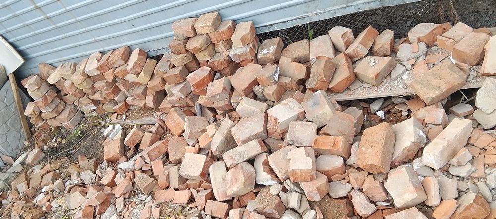 Срочно продам кирпич