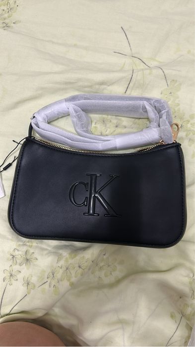 Сумочка от бренда Calvin Klein
