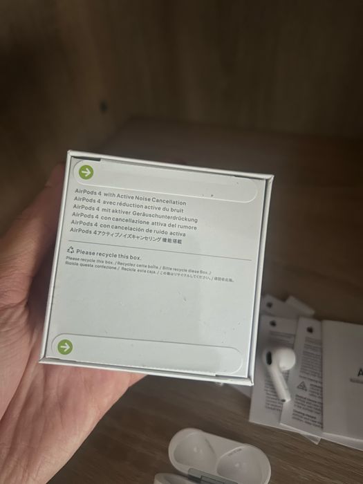 AirPods 4 Noi/Sigilate