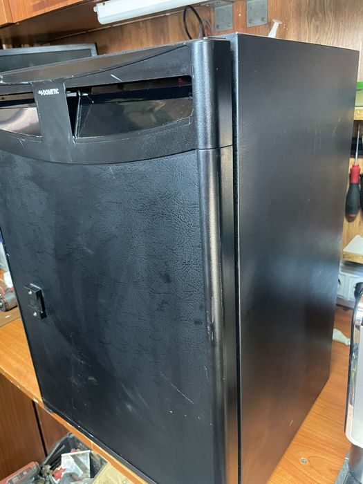Minibar frigider dometic
