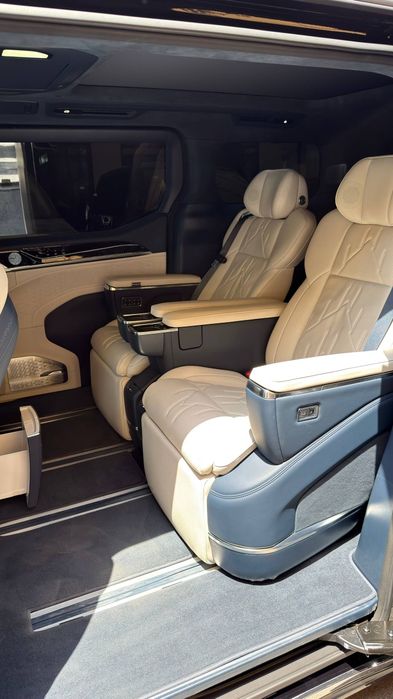 ZEEKR 009 Executive edition электромобиль МПВ 6 местный