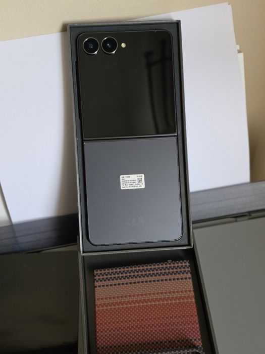 Samsung Z Flip 7  de 512Gb Black Nou 2Ani