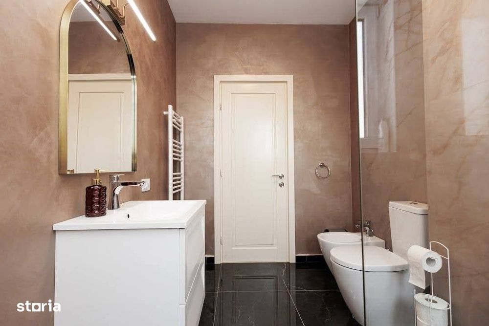 Se închiriază apartament 3camere bloc nou loc parcare curte interioara
