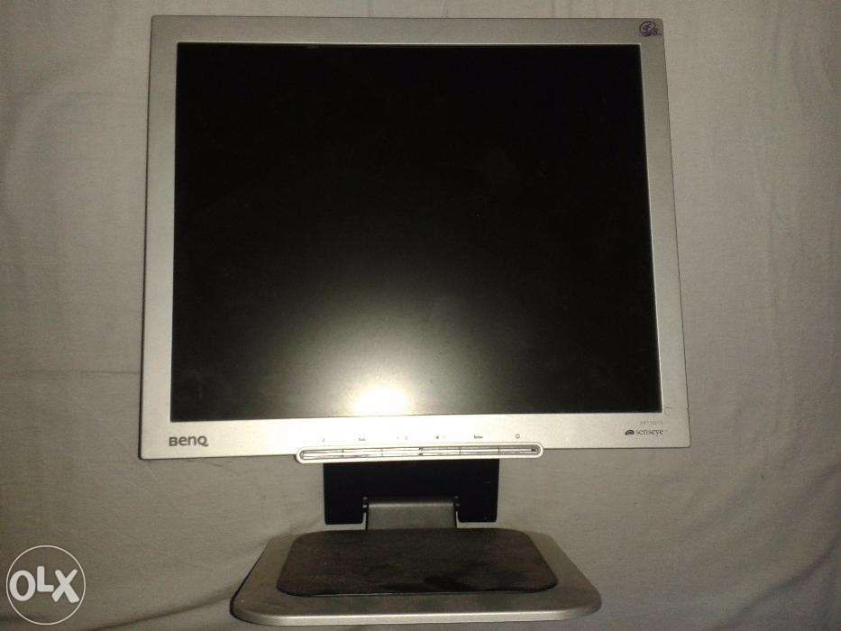 Vând monitoare LCD 17 " , 19"
