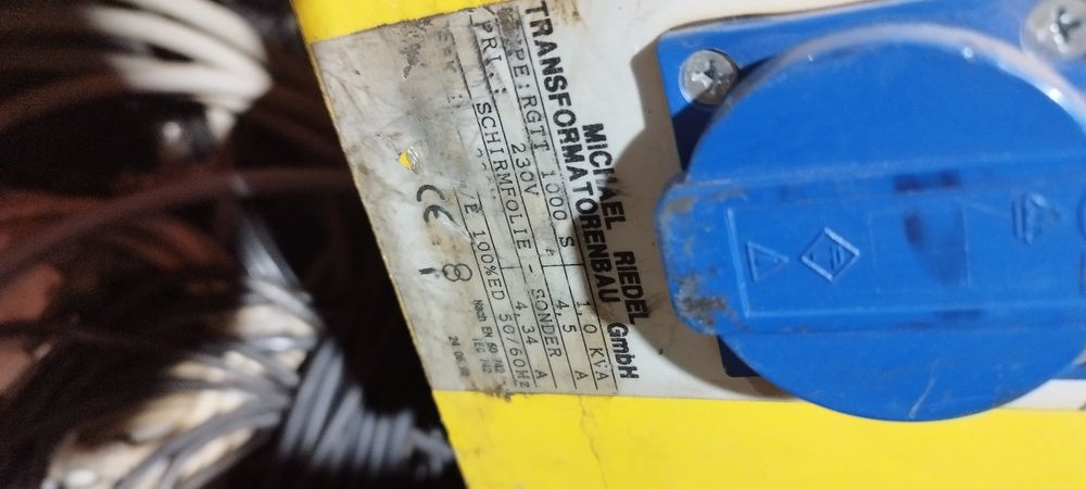 понижающий трансформатор (строительный трансформатор).