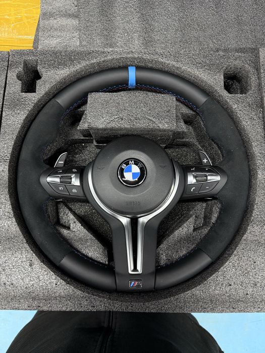 BMW F M SPORT. Alcantara