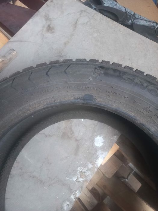 Зимние шины в отличном состоянии.