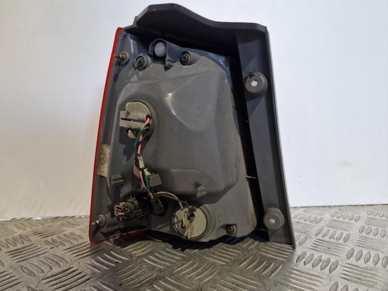 Stop cu soclu bec aripa dreapta Kia Sorento