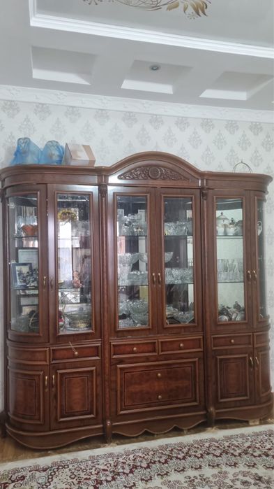 Продается гарнитур стол стулья ковер шторы