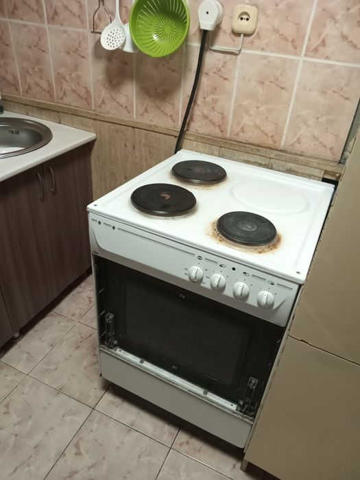 Кухонный Гарнитур с плитой на дачу .