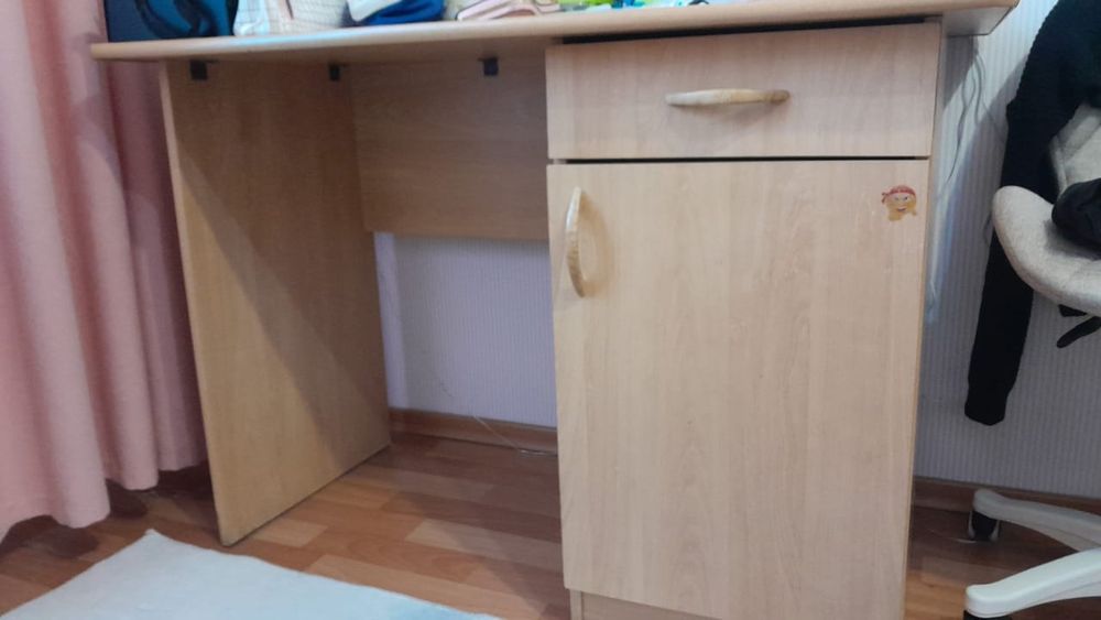 Продам письменный стол