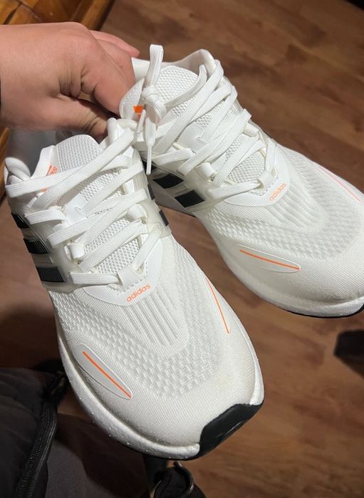 Кроссовки adidas