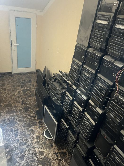 Продам корпуса с материнскими платами