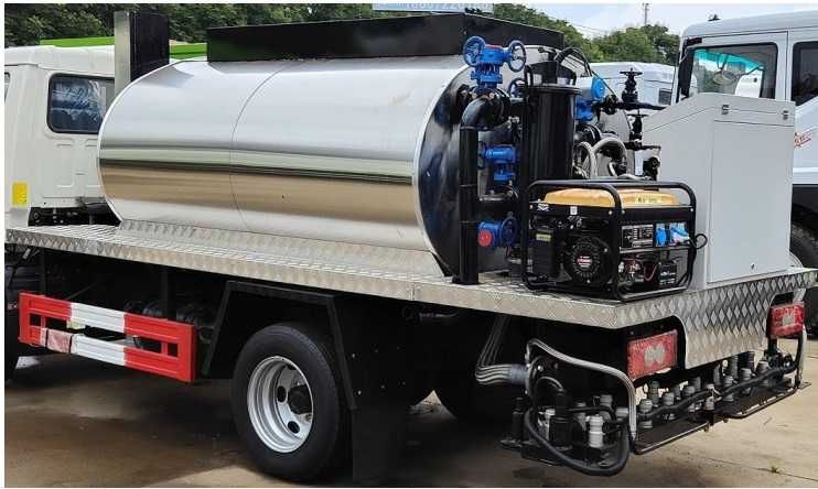 Битумораспределитель HOWO 4×2, 4 000 л. (битумовоз) Доставка 30 дней