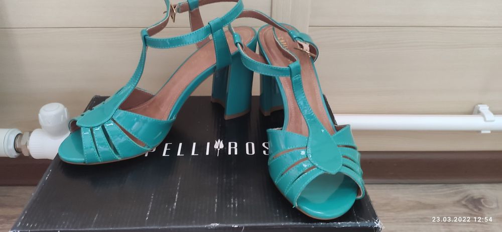 Импортные босоножки