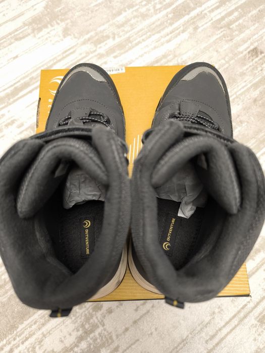 Продам осенние ботинки