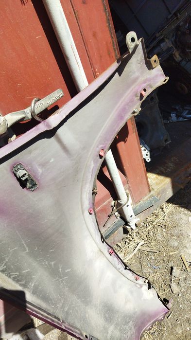 Крыло переднее правое