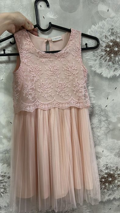 Продам платье девочек