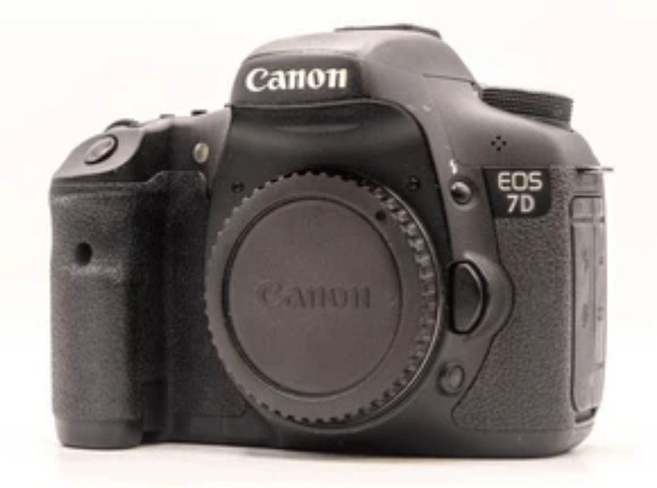 Продам canon 7d тушку.