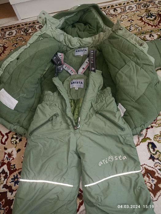 Костюм элегантный.