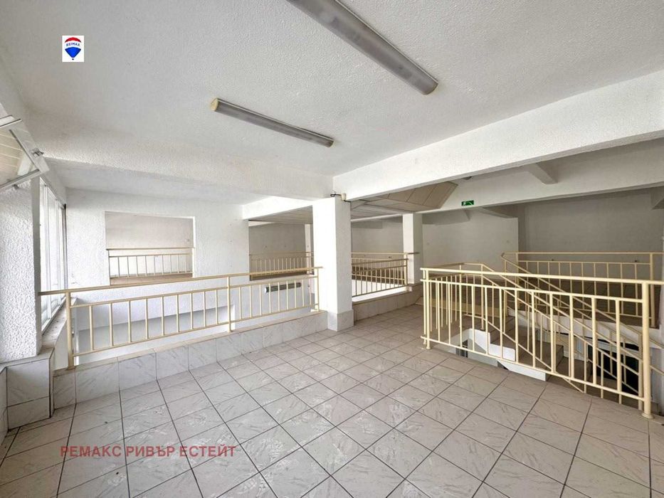 Дава се под наем Магазин в Русе, Център - 330 кв.м за 1275 € - Снимка #10
