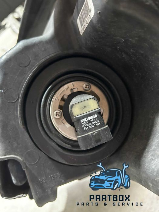 Десен фар за Toyota Corolla Verso 2008 facelift