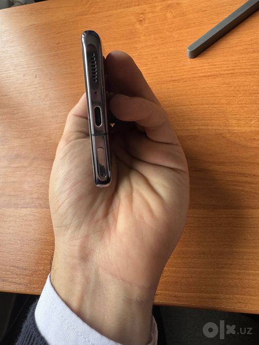 Xiaomi 11ultra12/ 256 ekranda singan joyi bor  bor abmen