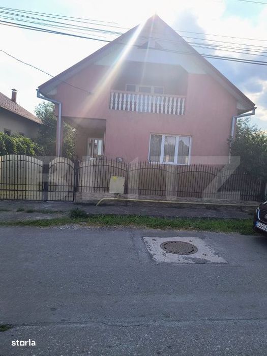 Casa mare de vanzare in centrul localitatii Cuzdrioara