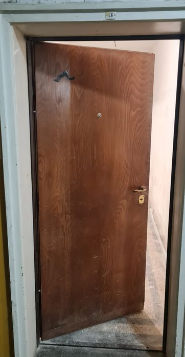 Входна врата блиндирана